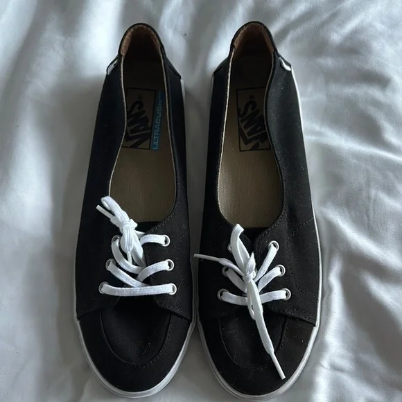 Vans Women's Black Canvas Shoes - Picture 1 of 5
